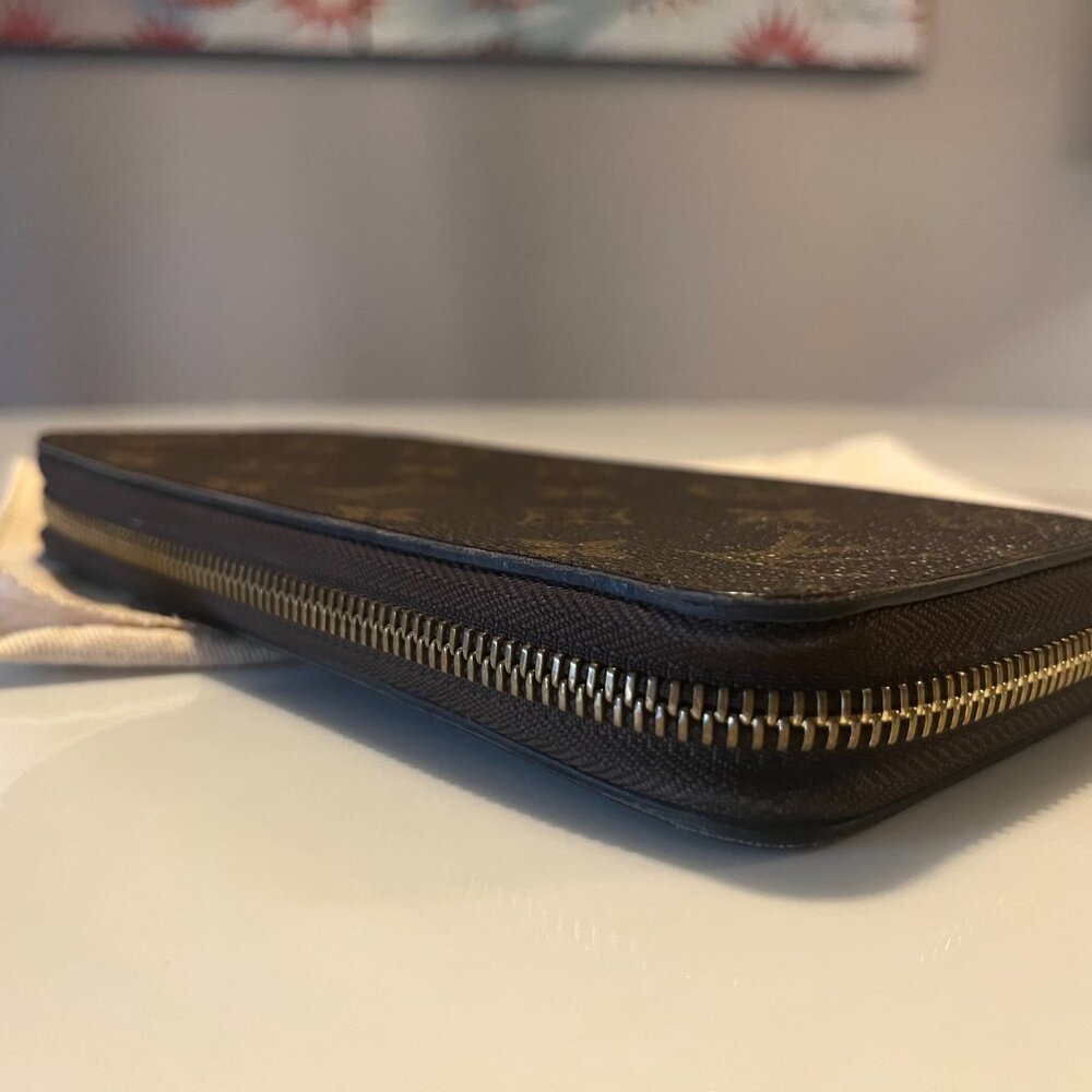 Louis Vuitton Monogram Zippy Wallet Zip Around + Dust Bag - Picture 8 of 14